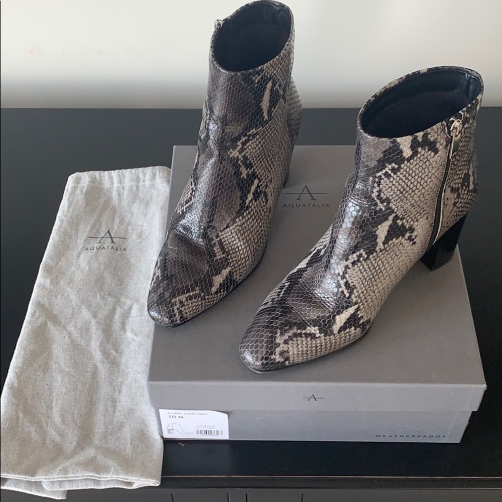 Aquatalia ankle boots